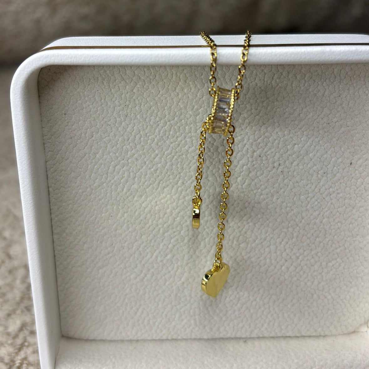 Collier Chaîne Dorée avec Pendentifs Cœur